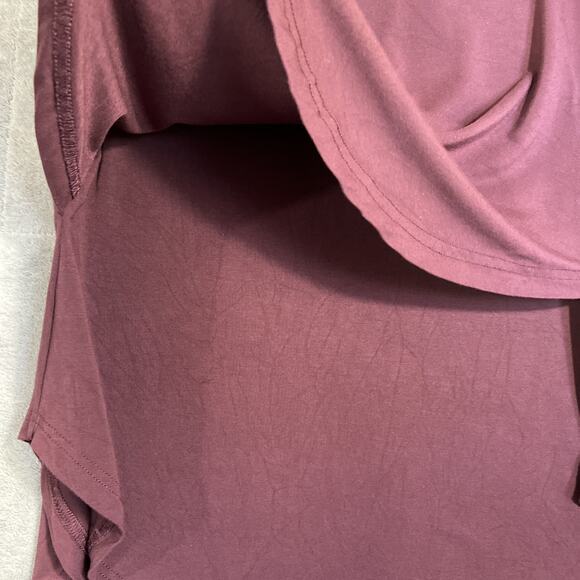Latched Mama Nursing Tunic Top XS Burgundy Short Sleeve V Neck Layered Stretch - Picture 2 of 8